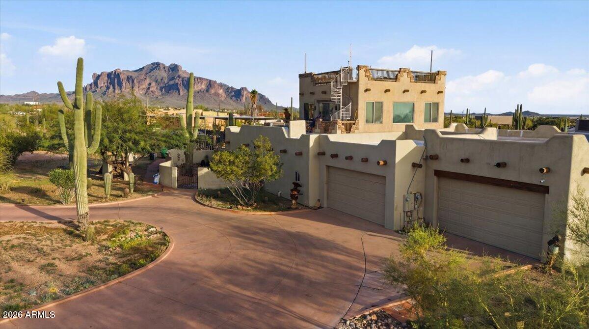 825 E MOON VISTA Street