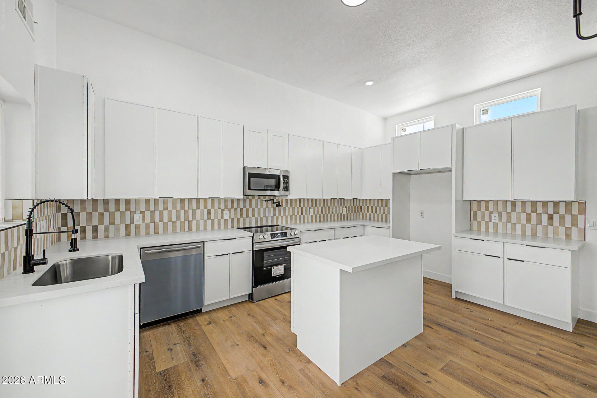 1503 N SPRING --