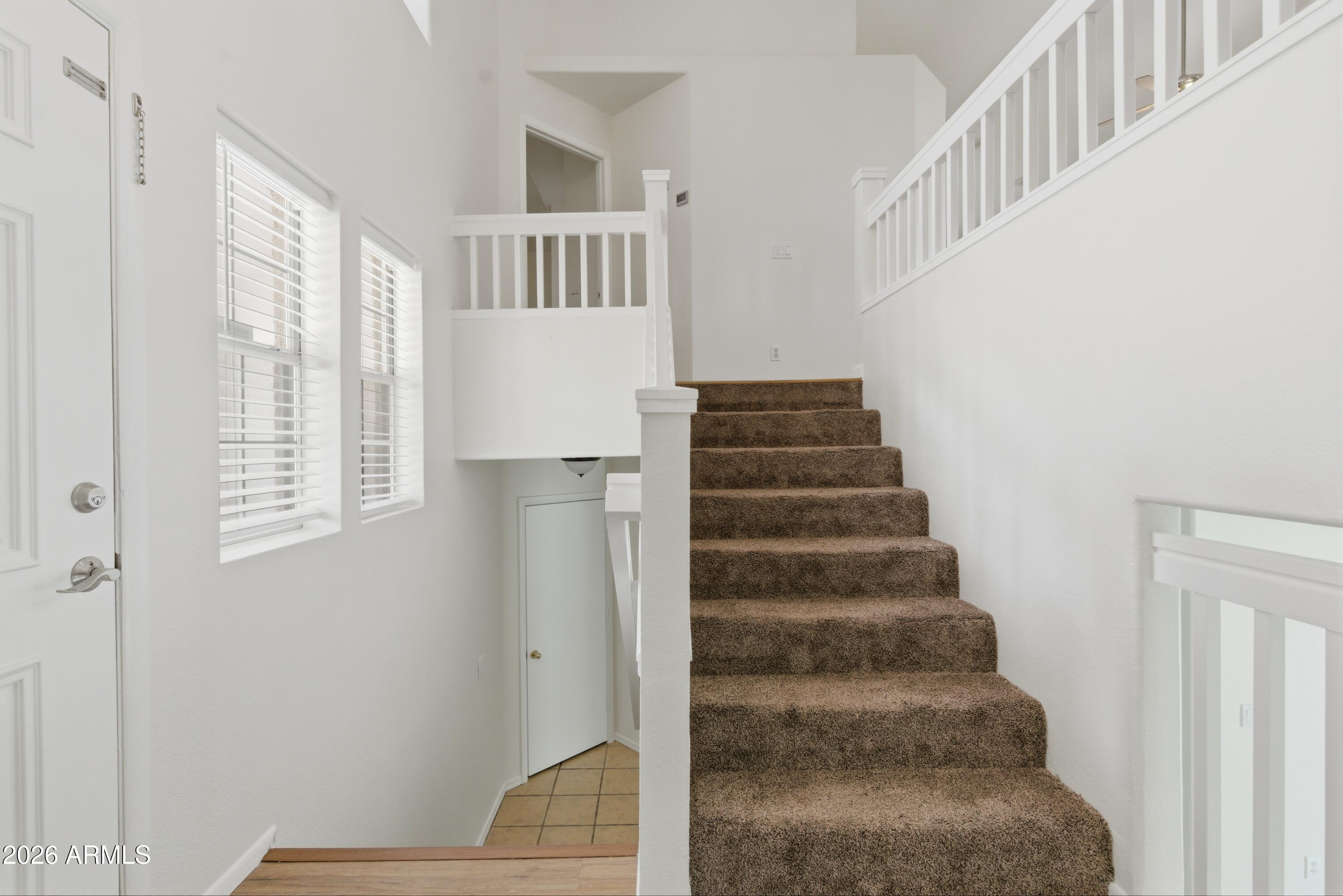 998 W LEAH Lane