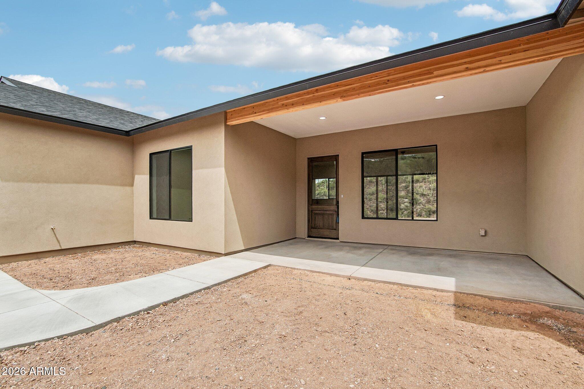2246 E MANANA Road