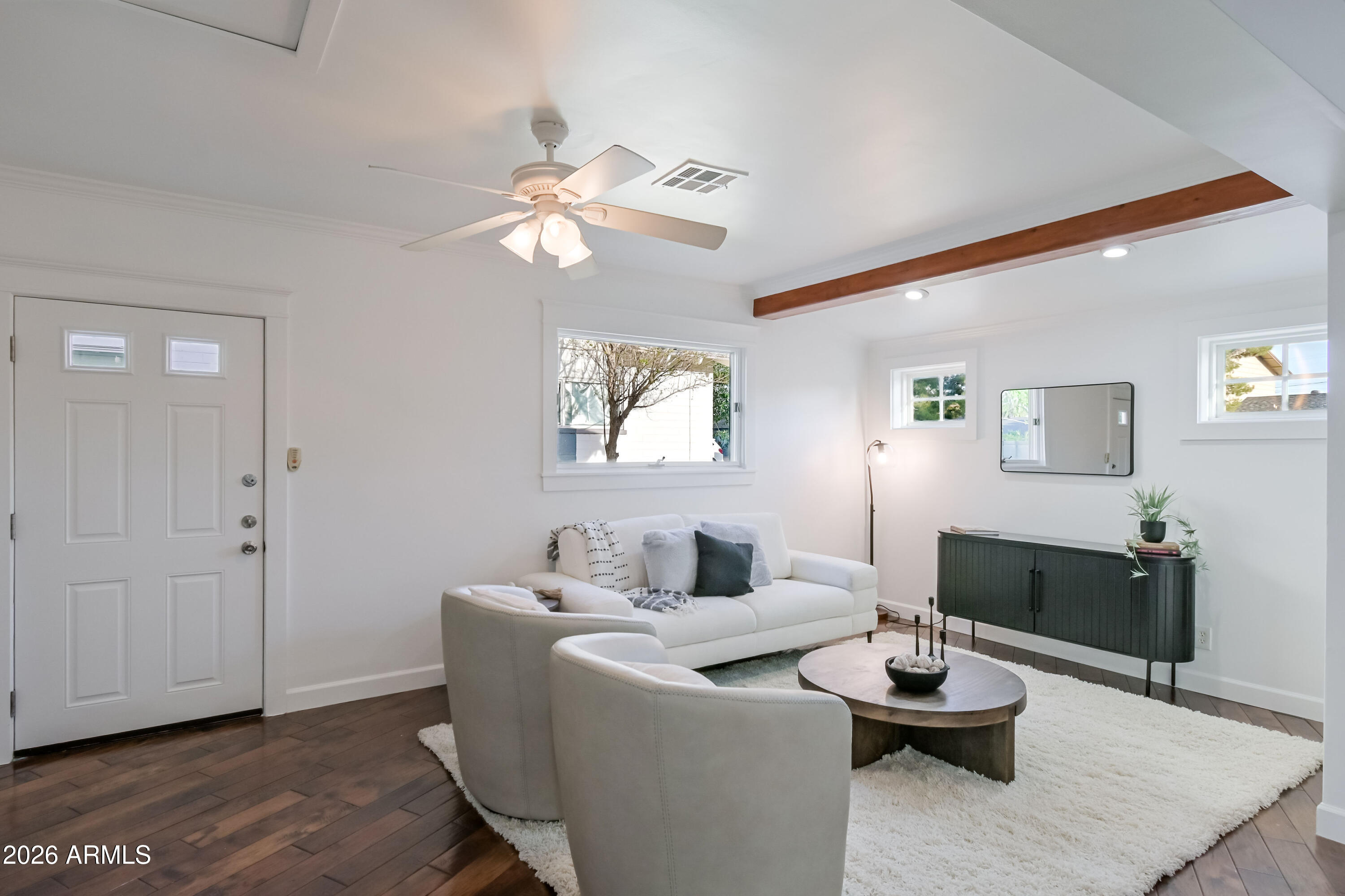 5328 E PINCHOT Avenue