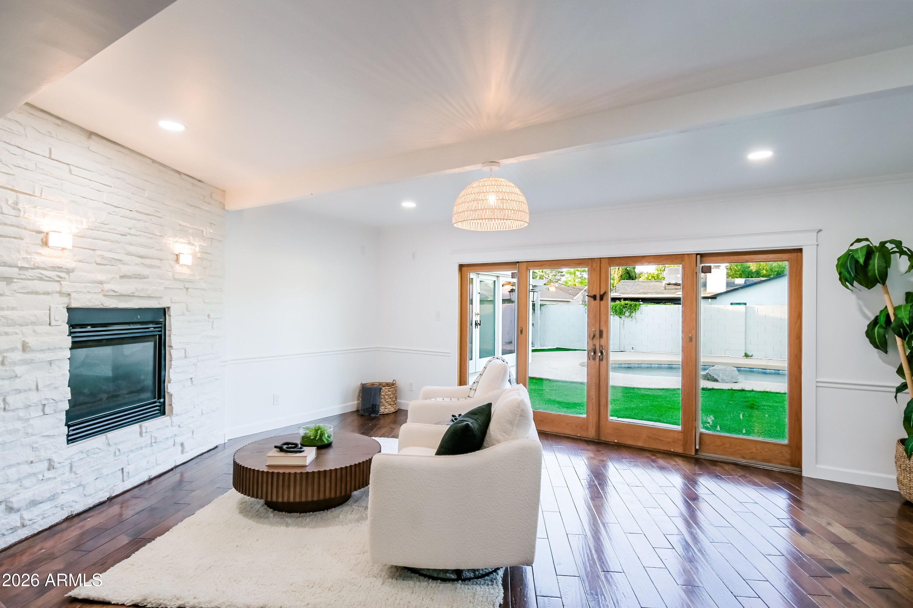 5328 E PINCHOT Avenue