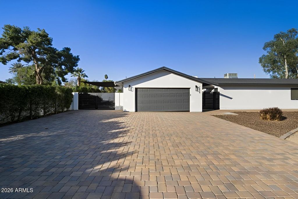 Photo of 7834 E Sweetwater Avenue, Scottsdale, AZ 85260 (MLS # 7019972)