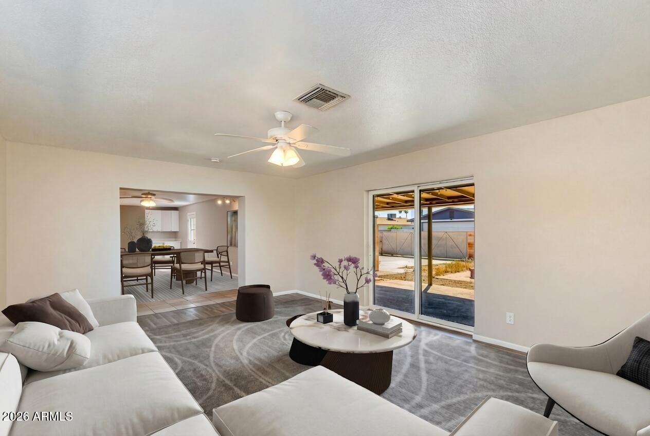 4415 E CHAMBERS Street