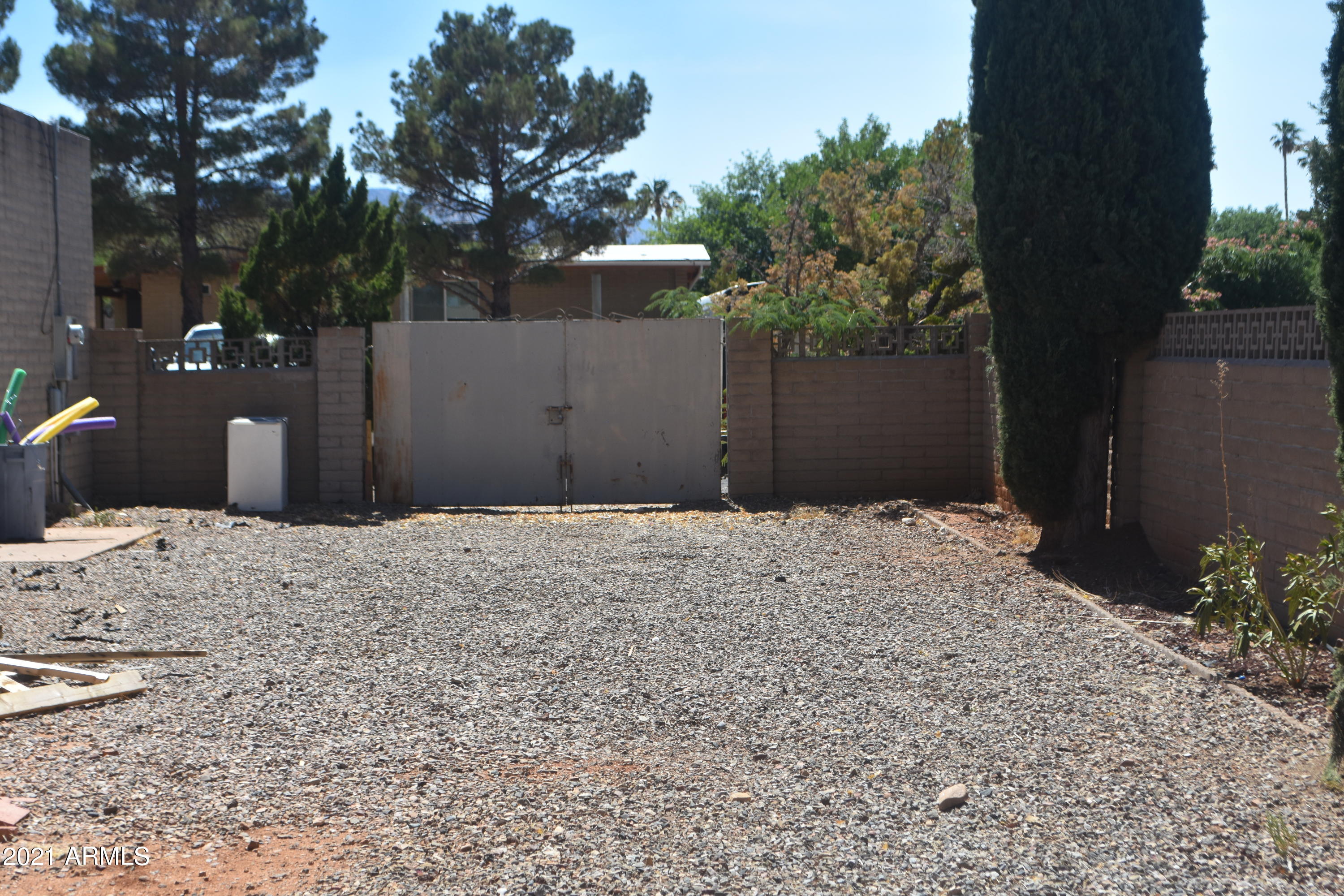 TOWN & COUNTRY ESTATES UNIT 6 - Residential