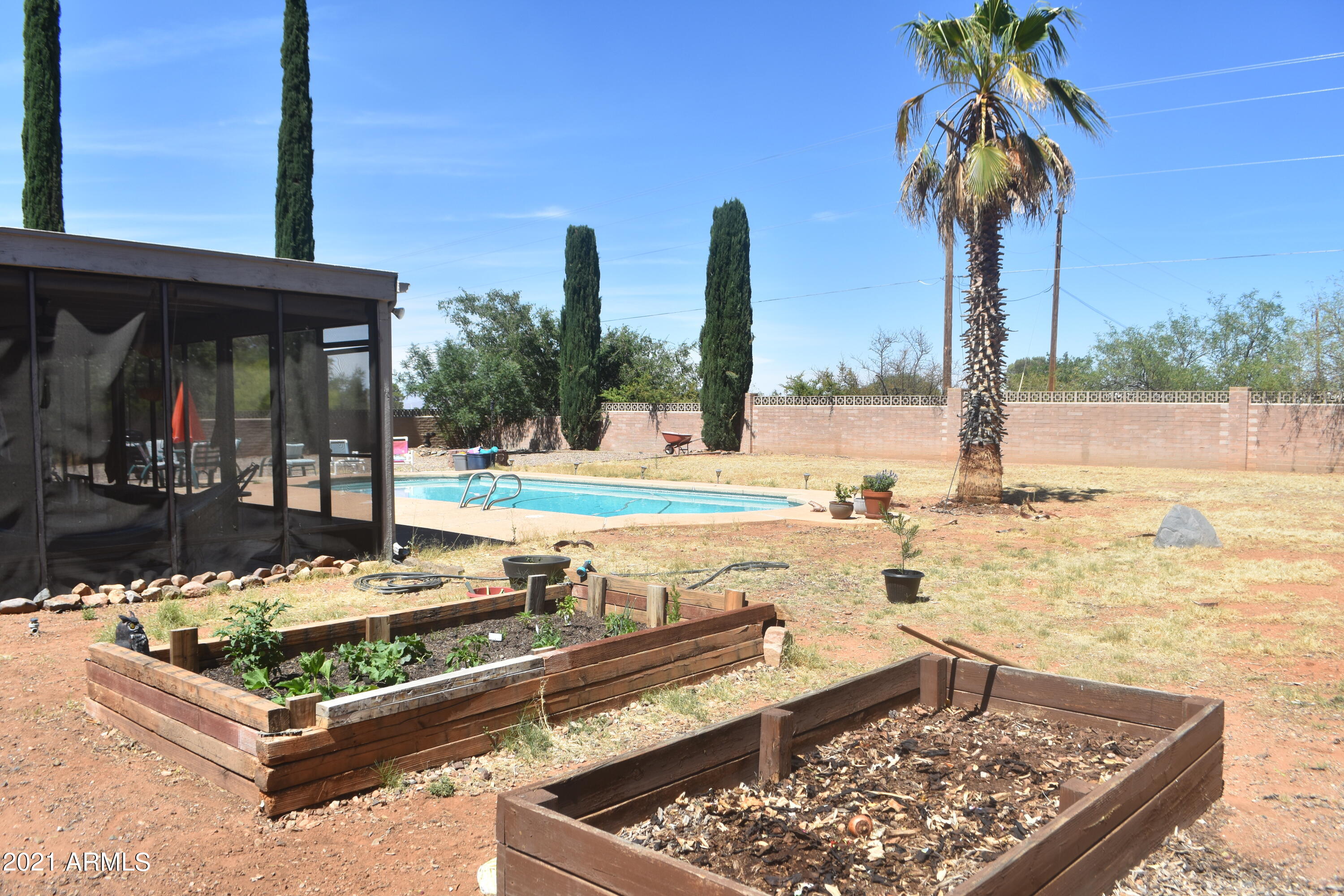 TOWN & COUNTRY ESTATES UNIT 6 - Residential