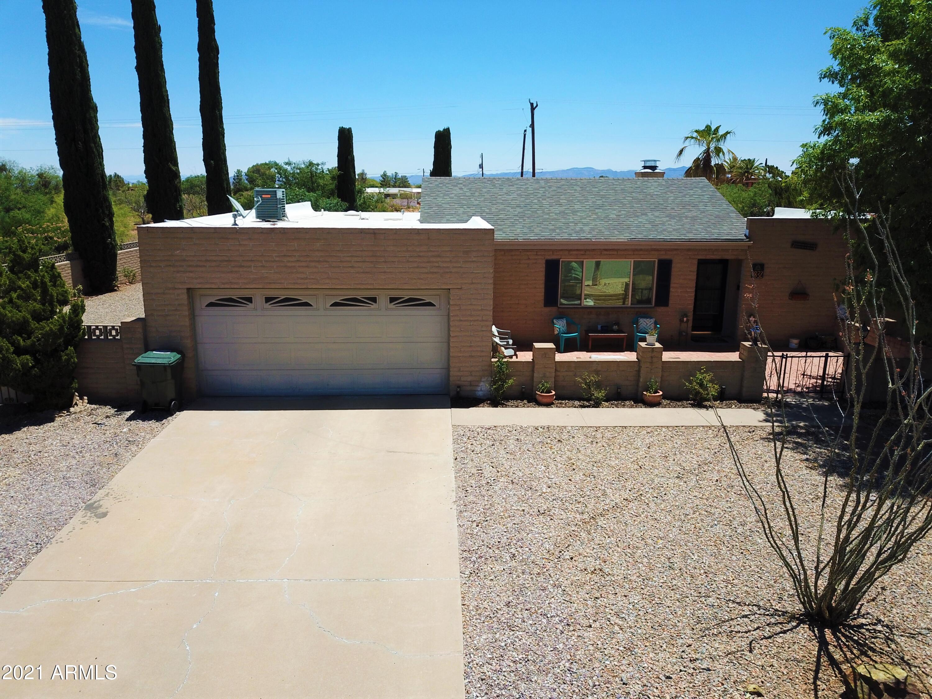 TOWN & COUNTRY ESTATES UNIT 6 - Residential