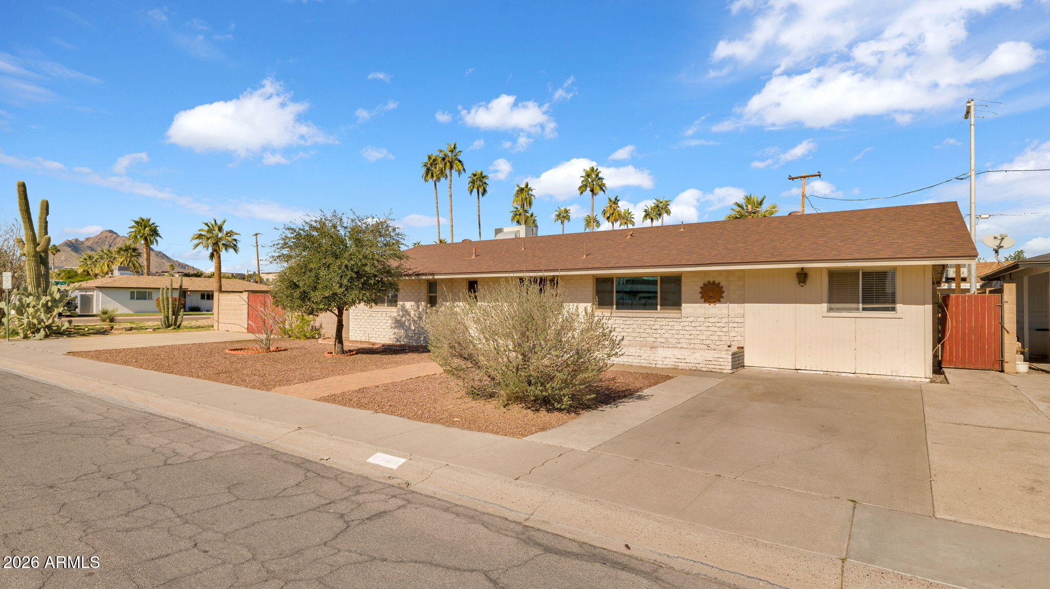 7526 E Minnezona Avenue