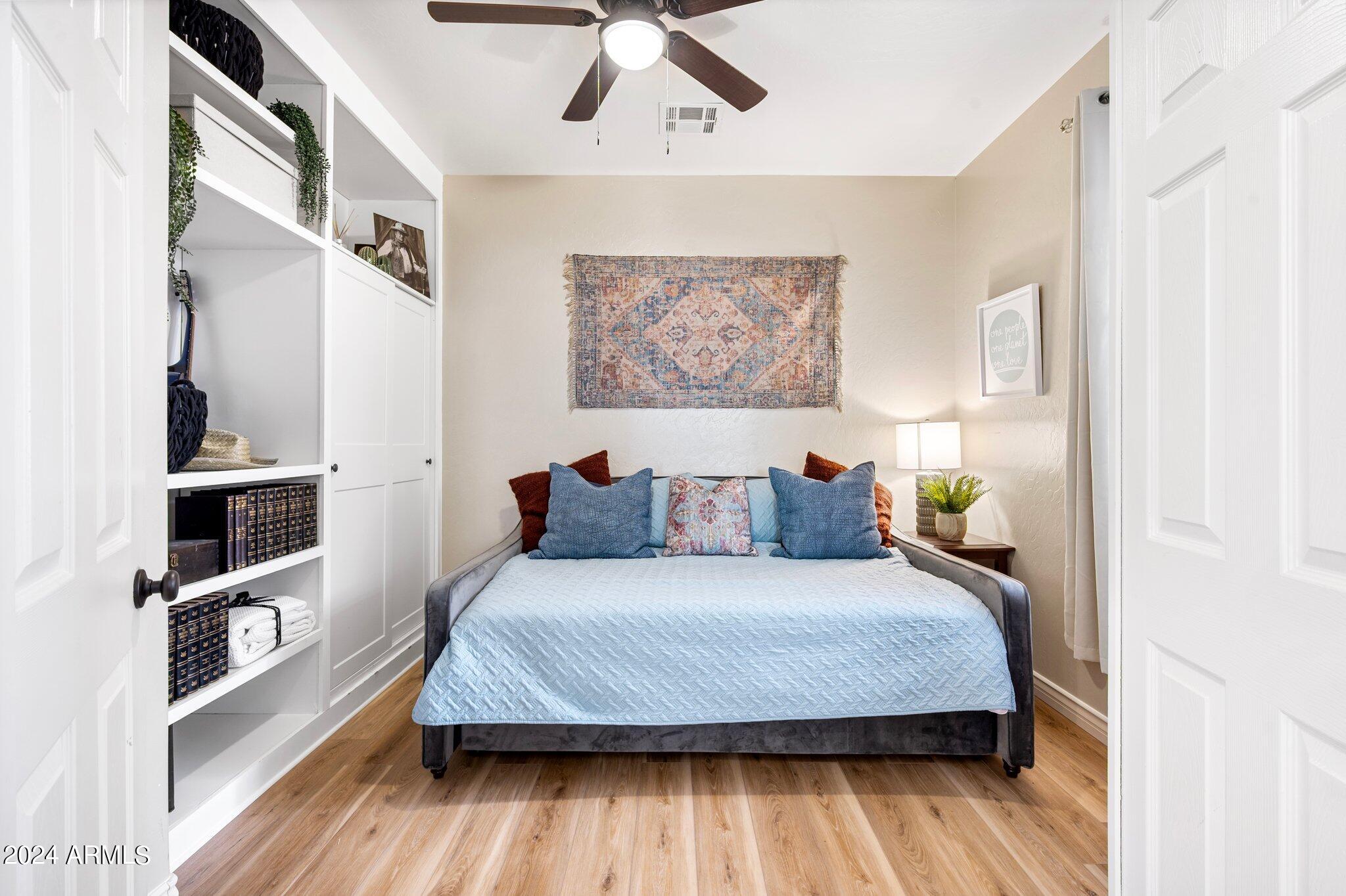 304 W MOUNTAIN SAGE Drive