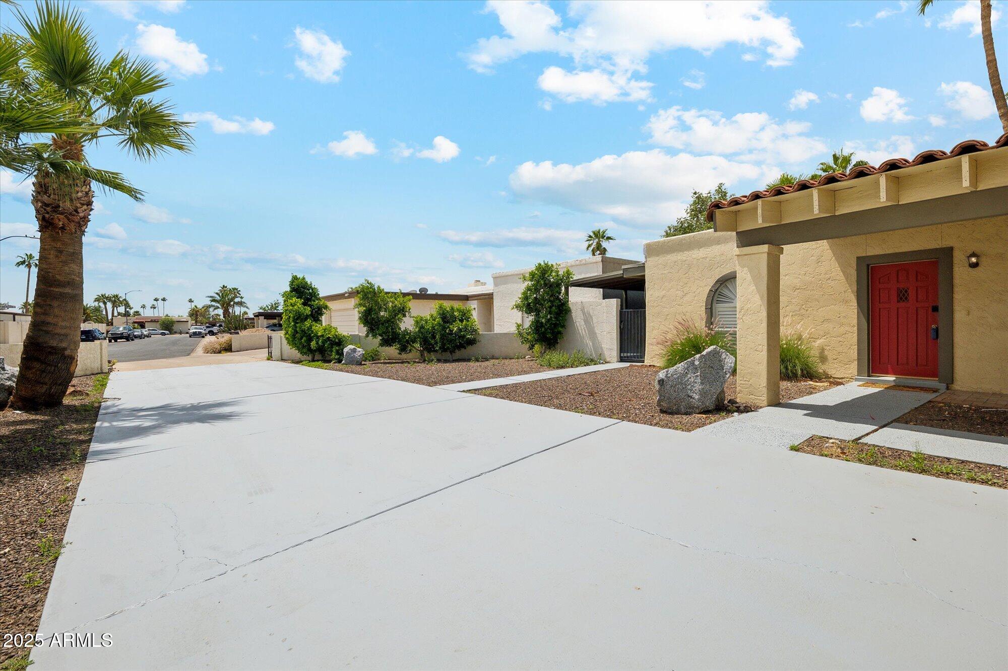 3228 W MERCER Lane