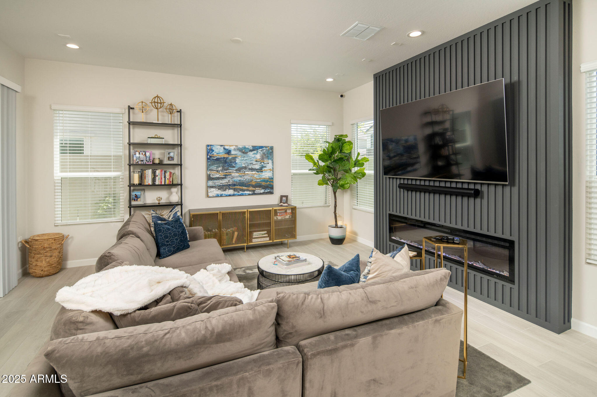5109 E HELENA Drive