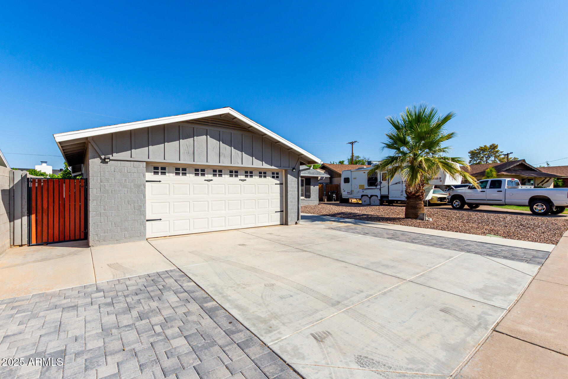 8714 E PLAZA Avenue