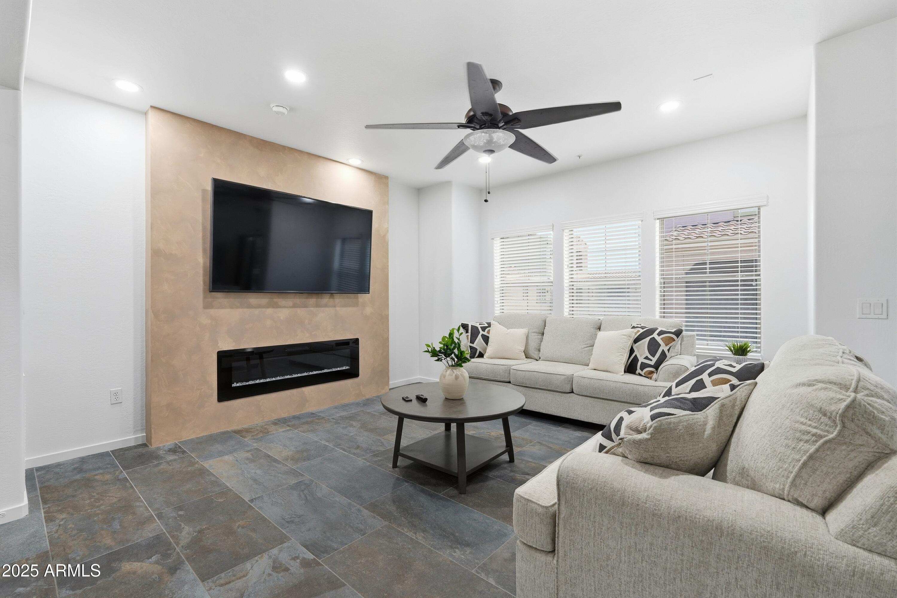 3935 E ROUGH RIDER Road 1140