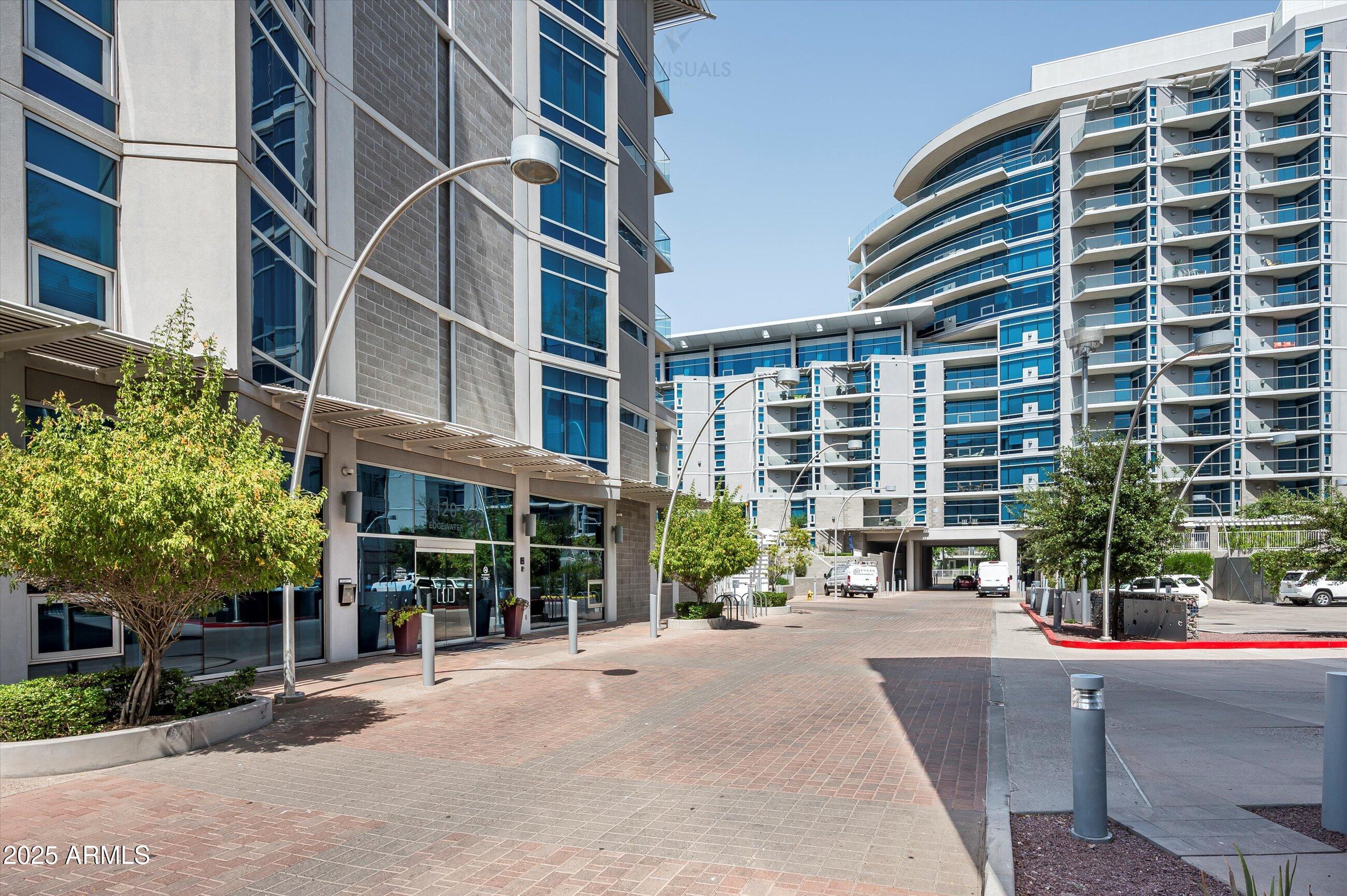 140 E RIO SALADO Parkway 512