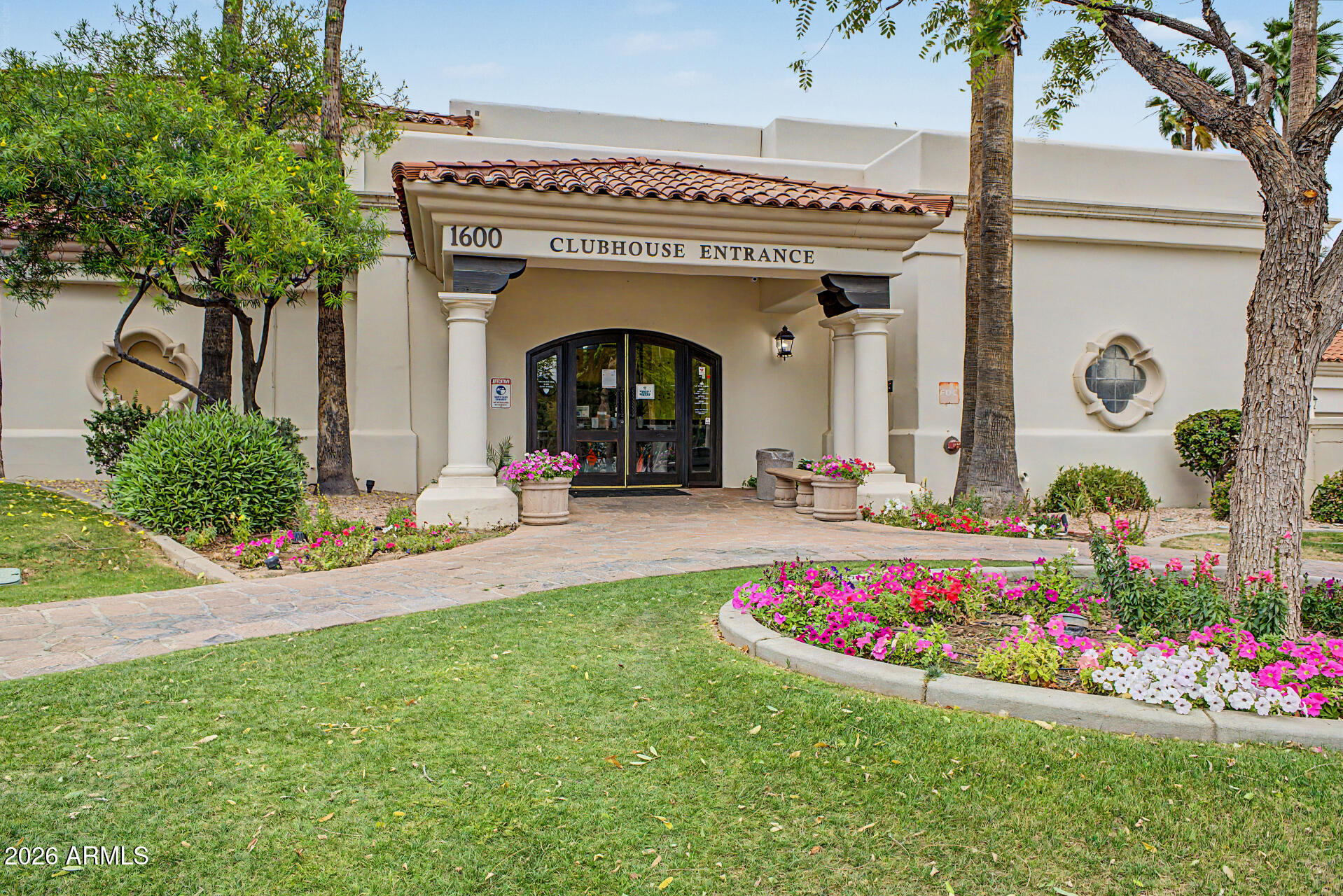 1633 E LAKESIDE Drive 58