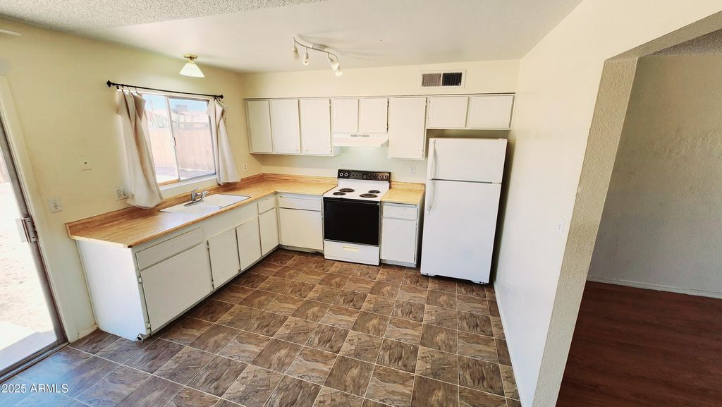 Photo of 1118 W Tulane Drive, Tempe, AZ 85283 (MLS # 6854326)