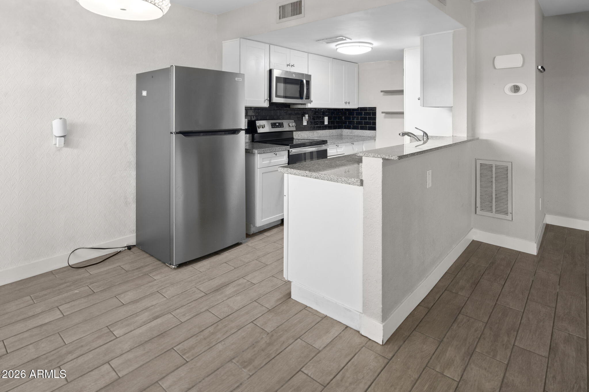 2132 W GLENROSA Avenue C85