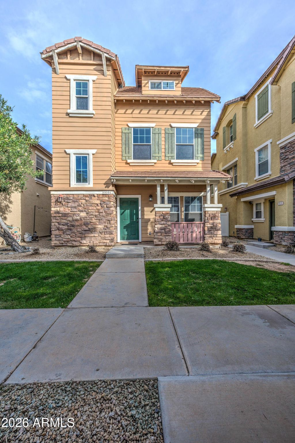 Photo of 916 W Aspen Way, Gilbert, AZ 85233 (MLS # 6976119)