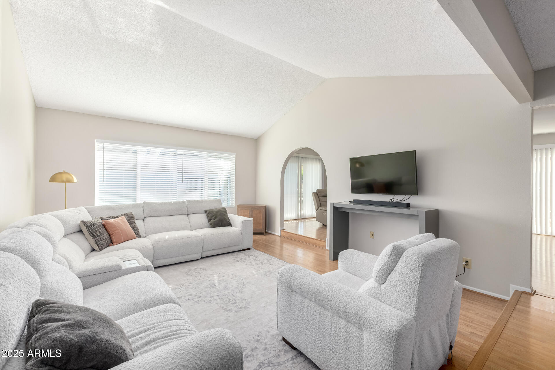 4903 W DESERT COVE Avenue