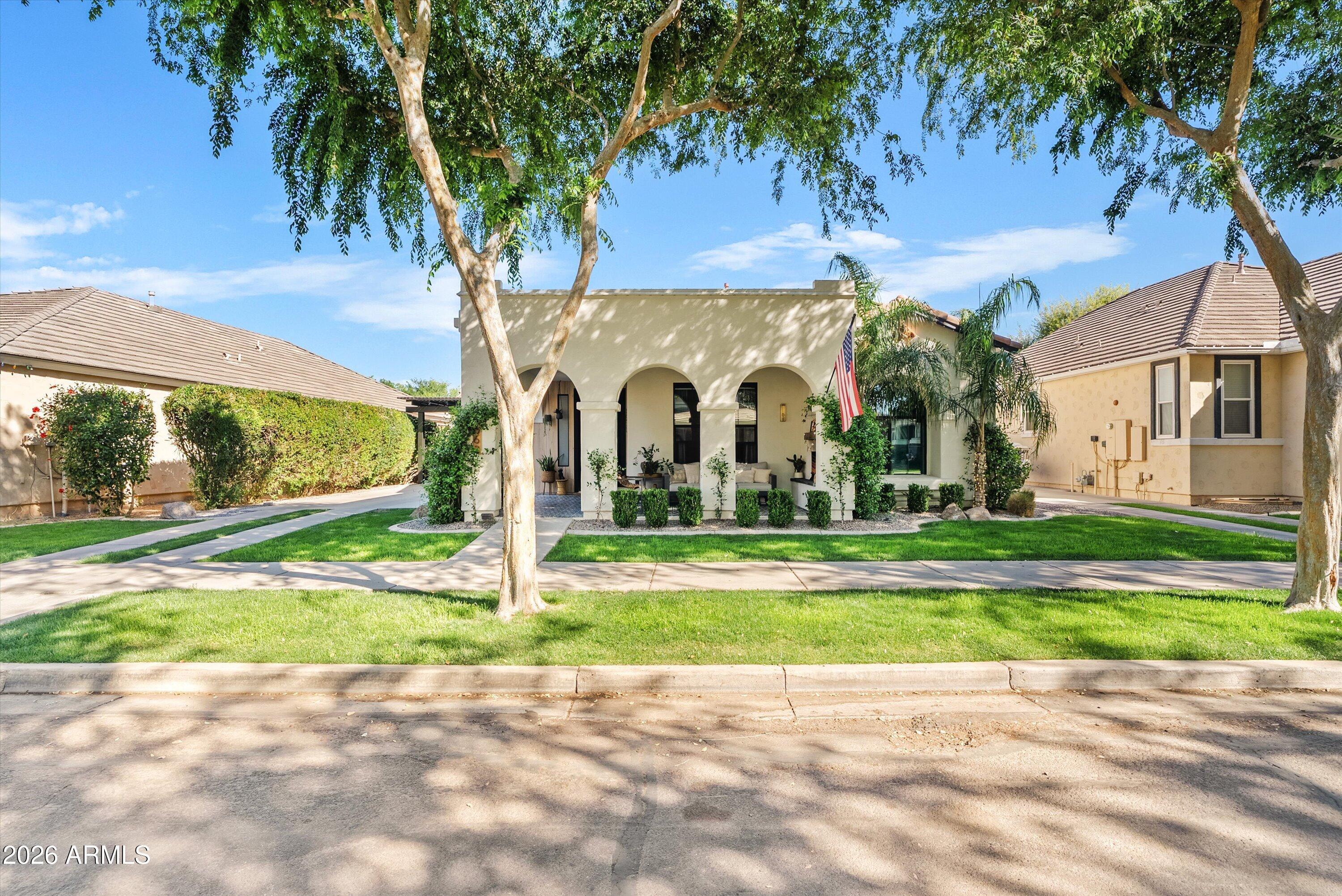 2662 E VALENCIA Street