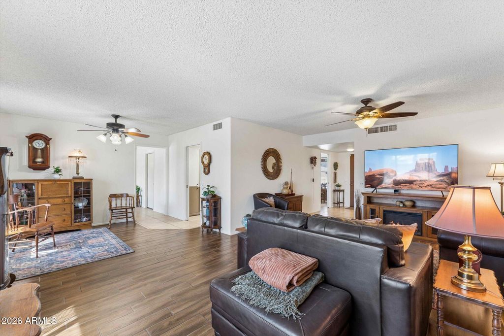 Photo of 9721 W Greenway Road, Sun City, AZ 85351 (MLS # 6994615)