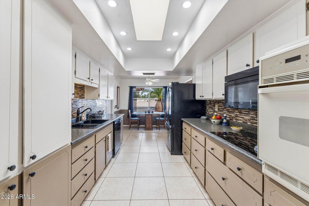 Photo of 9721 W Greenway Road, Sun City, AZ 85351 (MLS # 6994615)