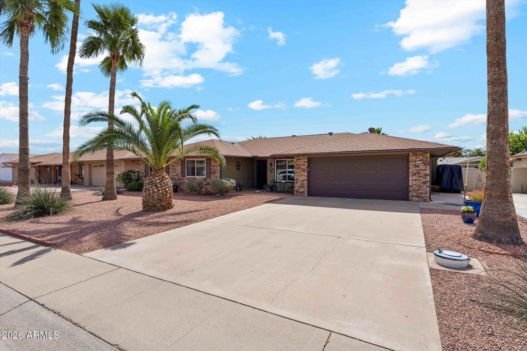 Photo of 9721 W Greenway Road, Sun City, AZ 85351 (MLS # 6994615)