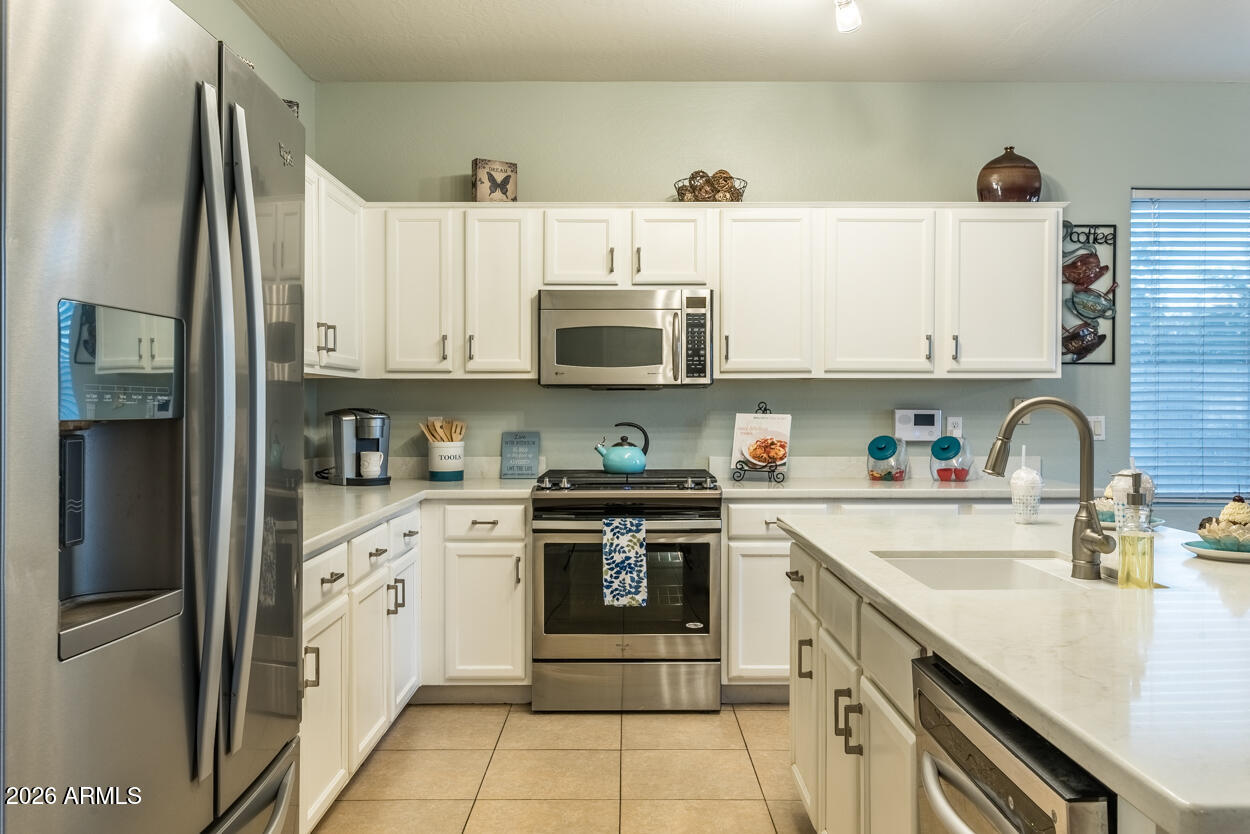 1546 E AZALEA Drive