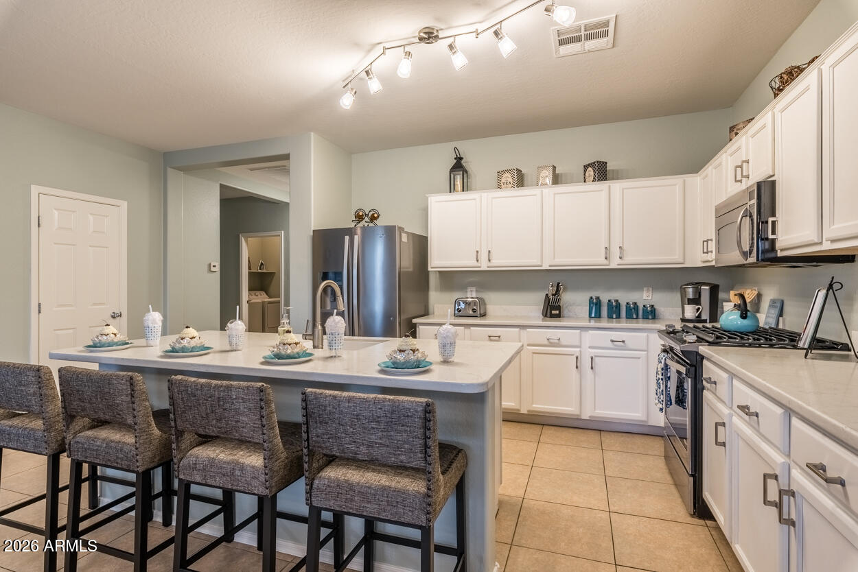 1546 E AZALEA Drive