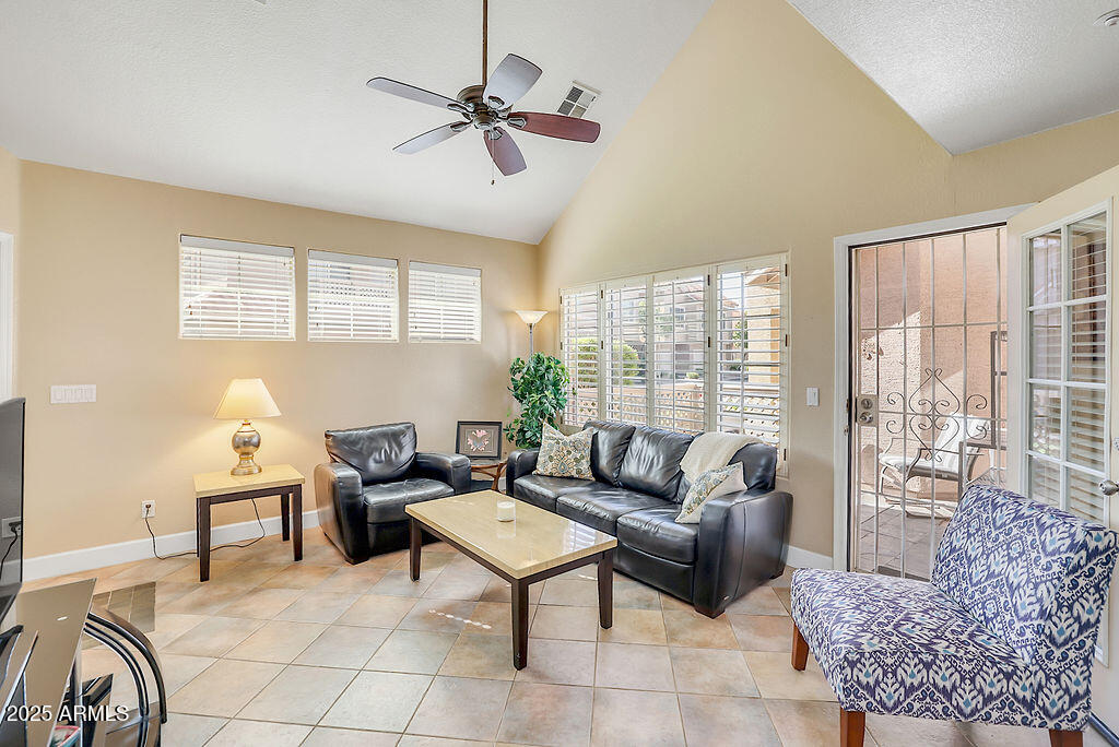 1633 E LAKESIDE Drive 139