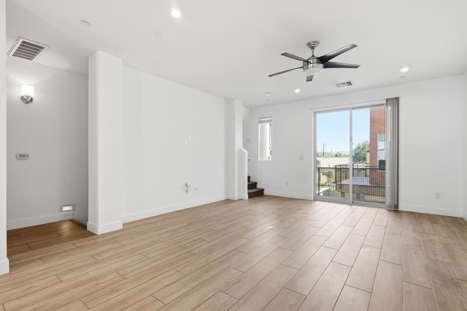 820 N 8TH Avenue 24
