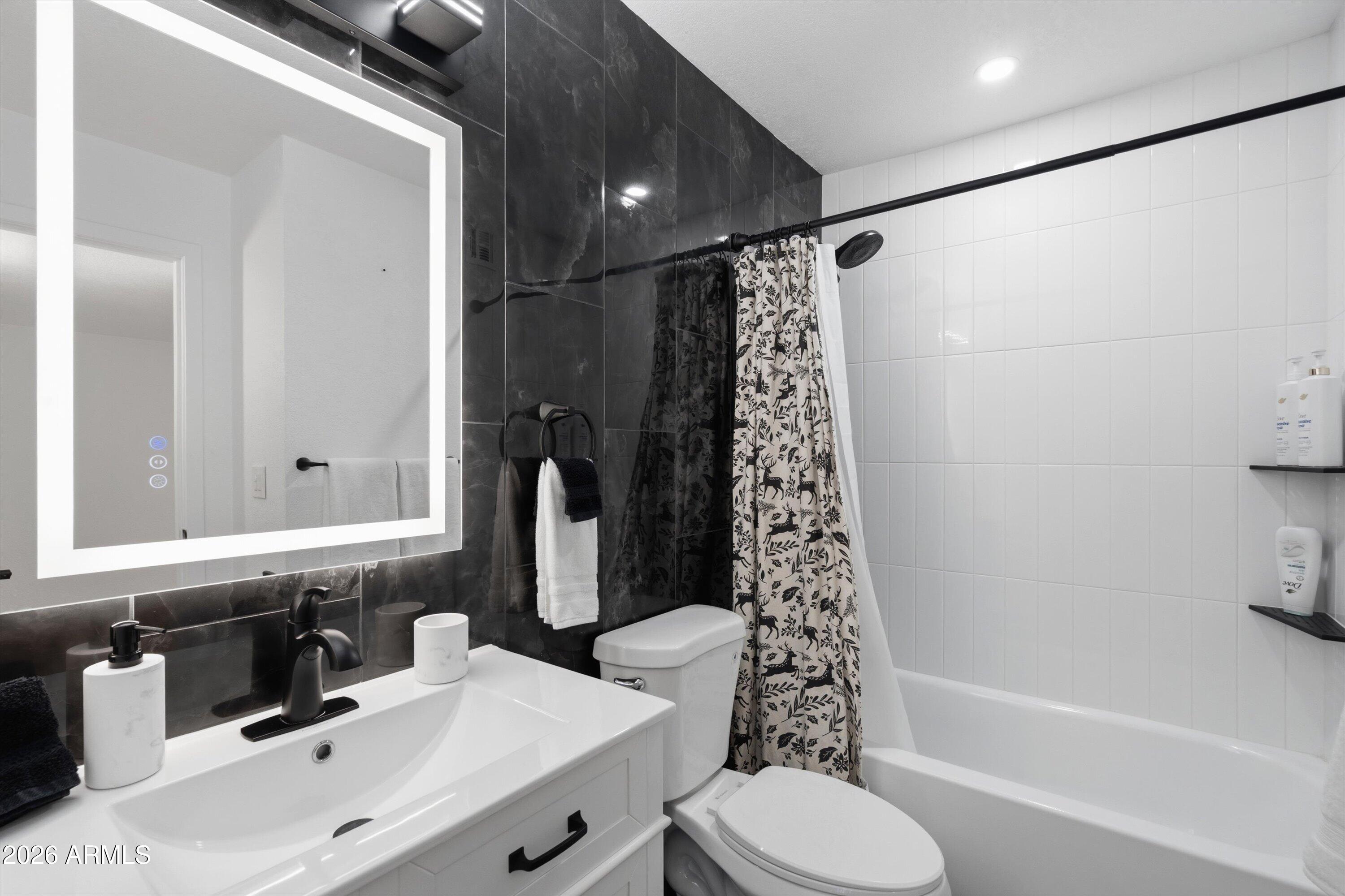 CASA GRANADA TOWNHOUSES - Residential