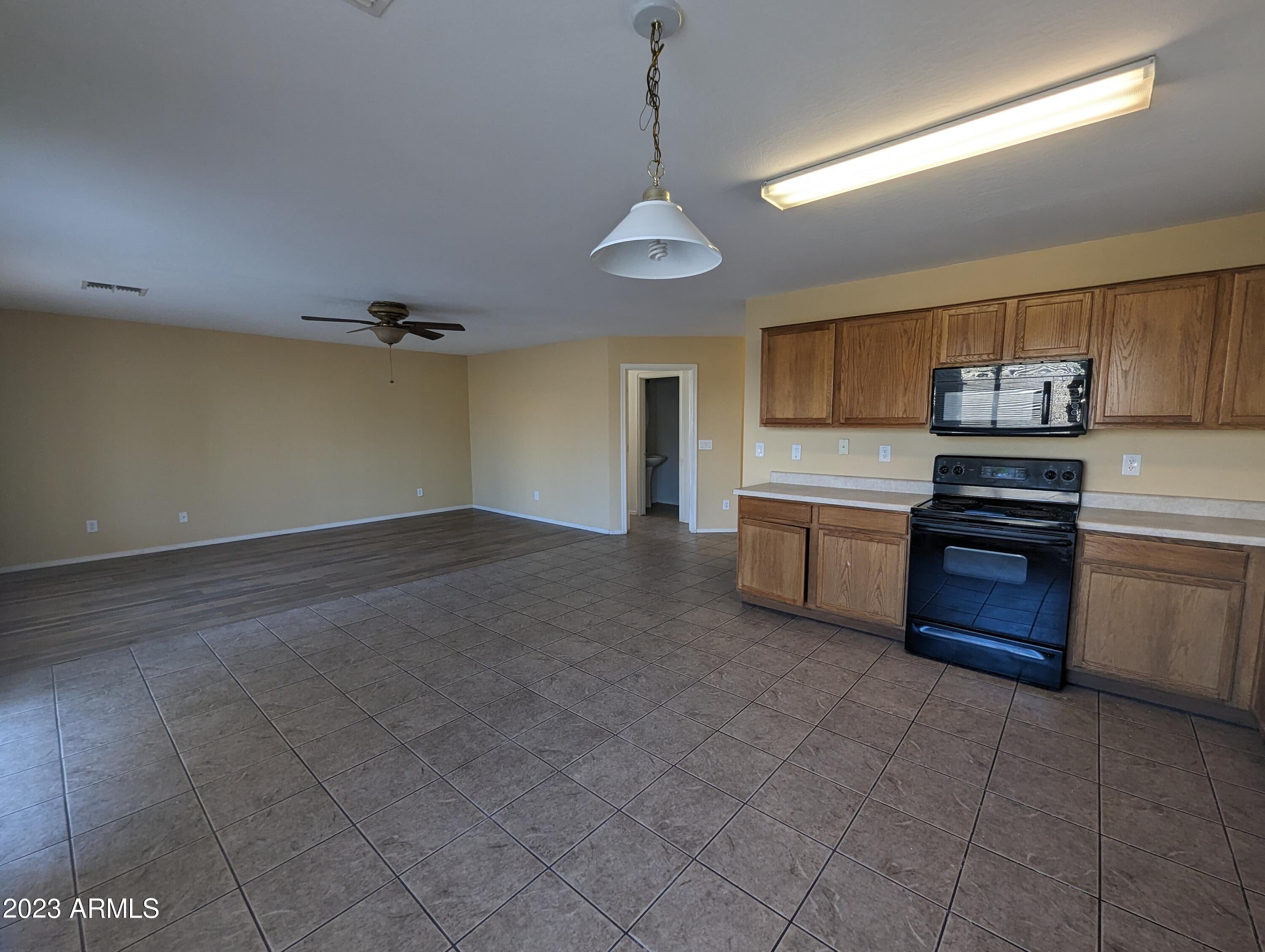 2270 W CENTRAL Avenue