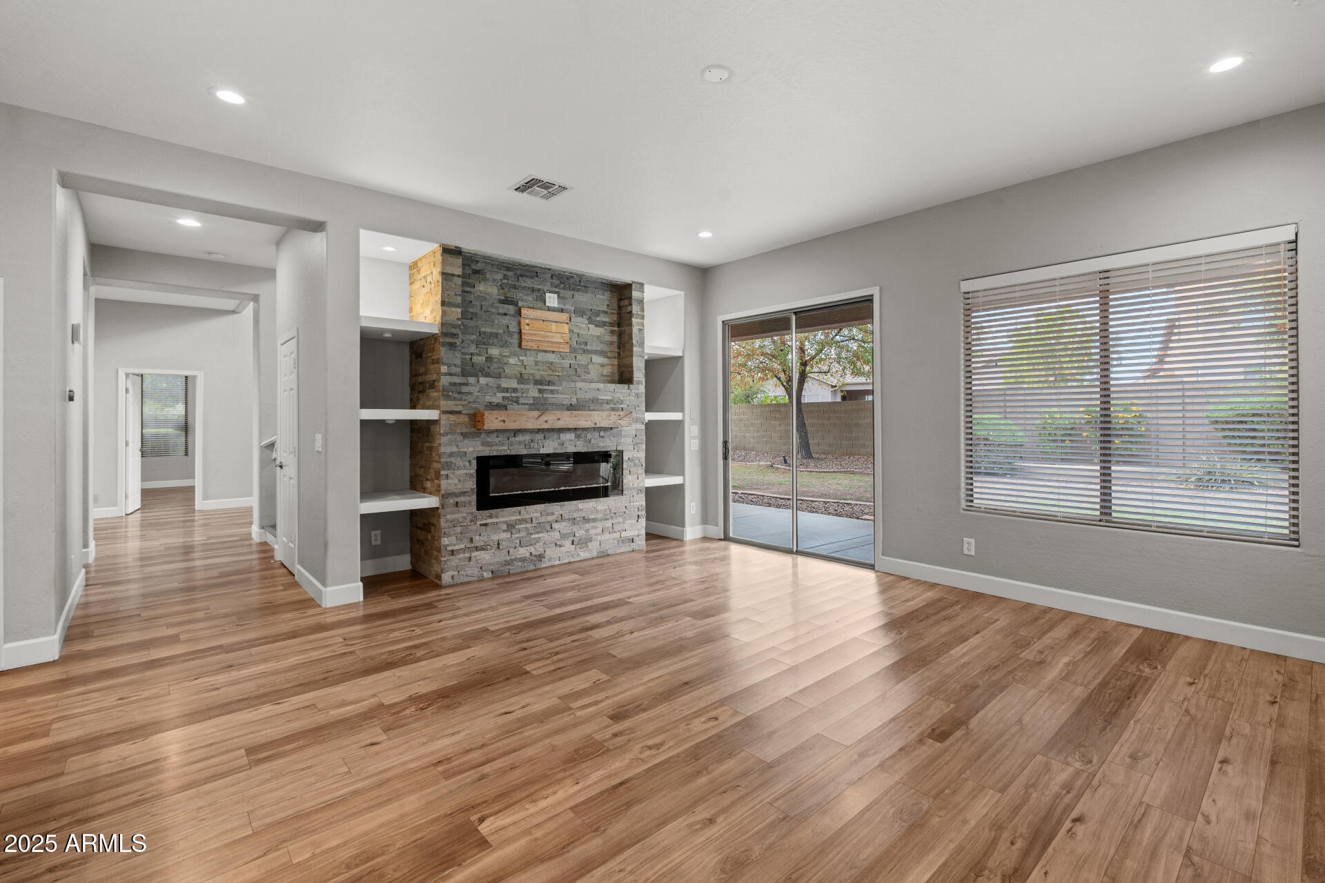 2403 W KIT CARSON Court