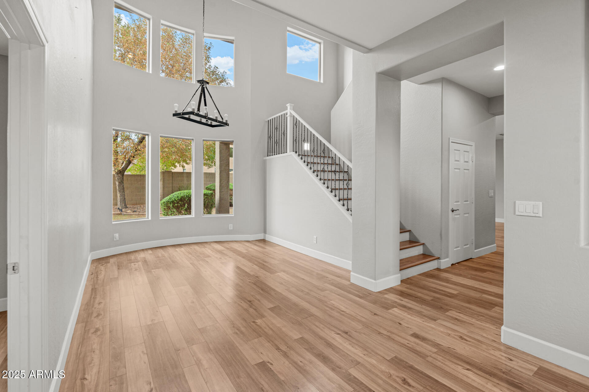 2403 W KIT CARSON Court