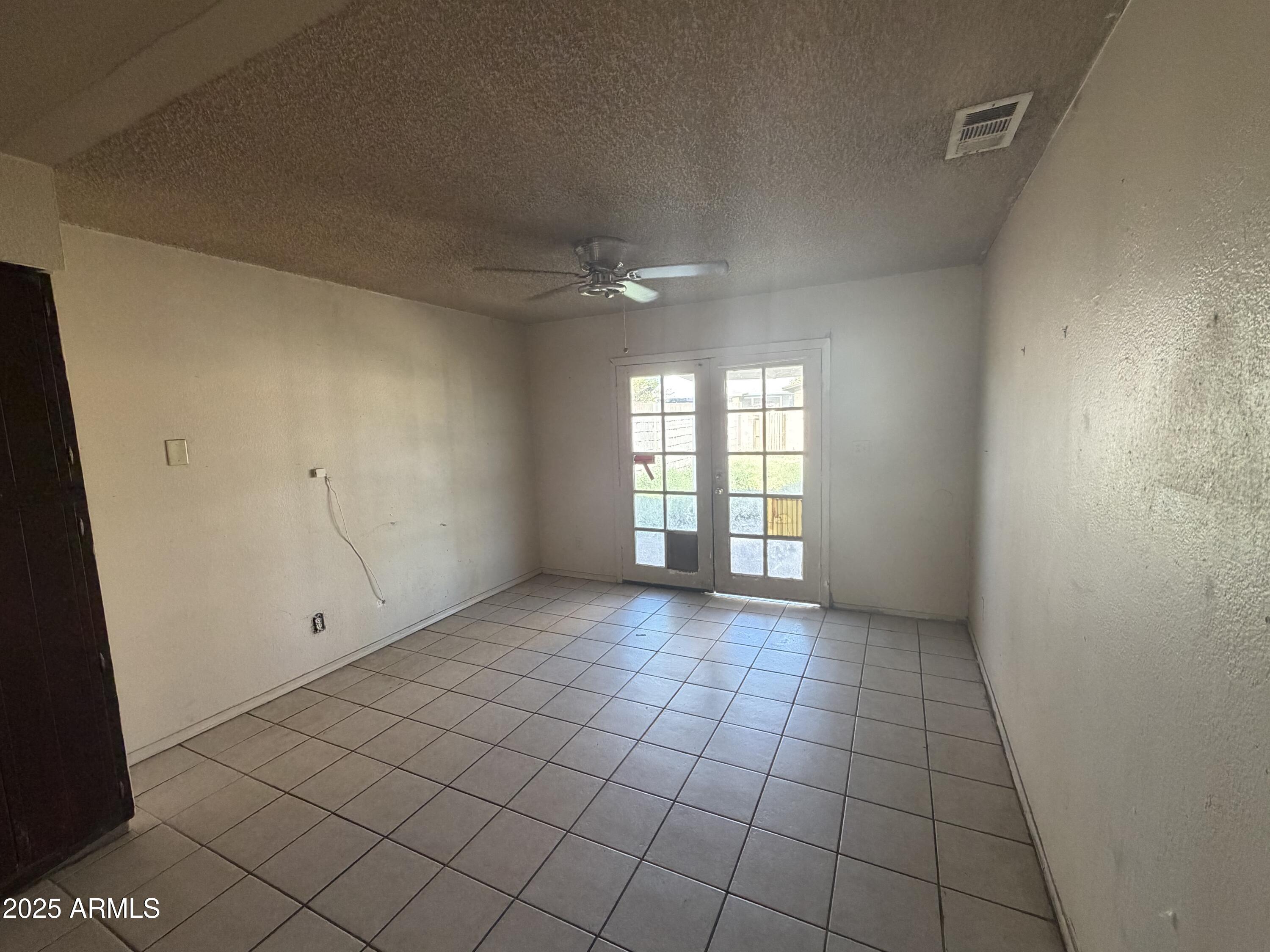 4112 W PASADENA Avenue