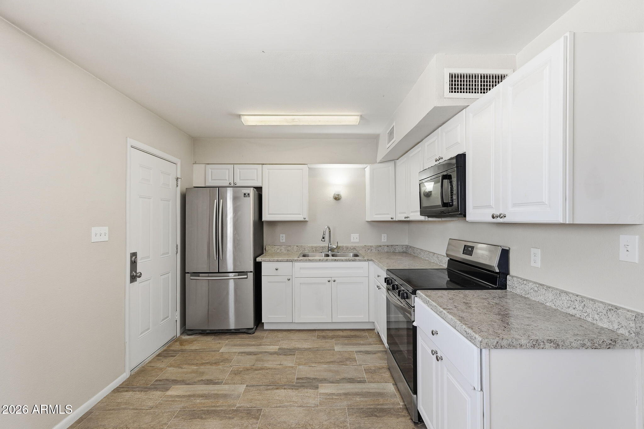 2112 W DAHLIA Drive