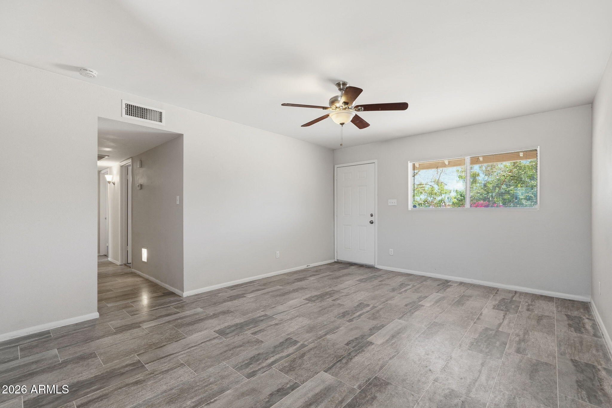 2112 W DAHLIA Drive