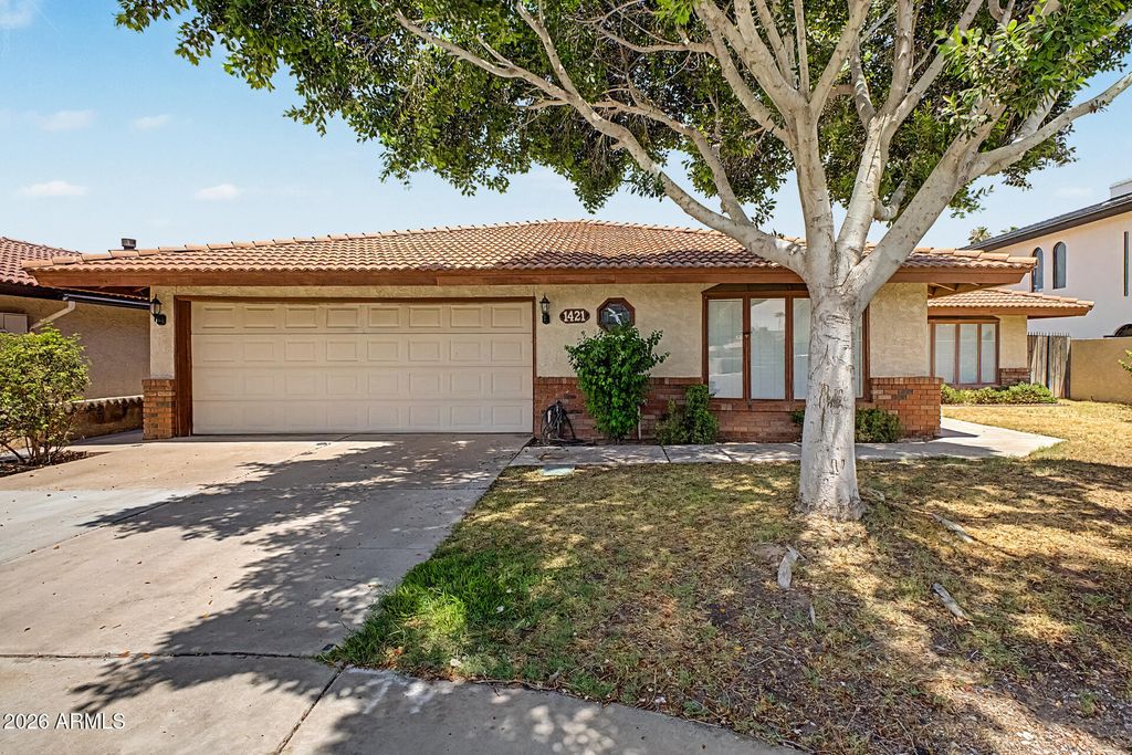 Photo of 1421 E Whalers Way, Tempe, AZ 85283 (MLS # 7041018)