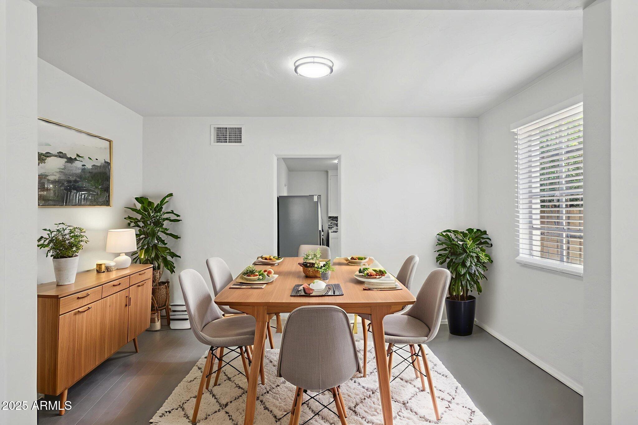 541 W VERNON Avenue