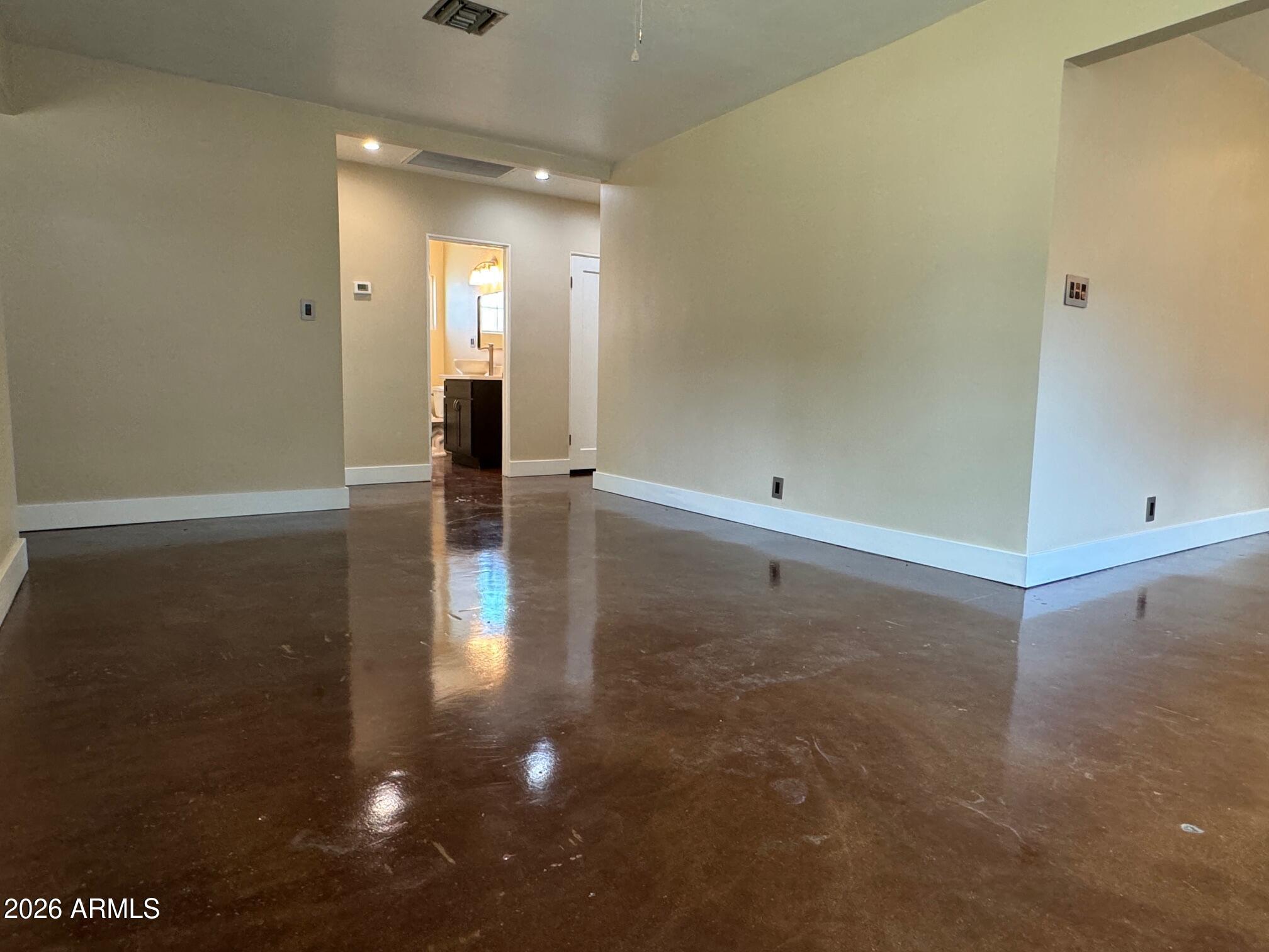 2723 N GREENFIELD Road