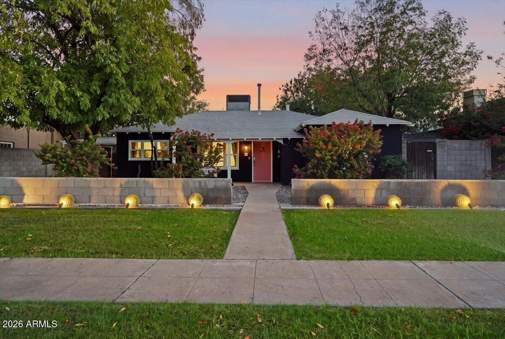 Photo of 61 W Edgemont Avenue, Phoenix, AZ 85003 (MLS # 7095318)