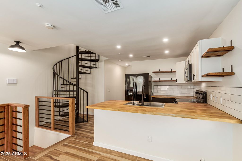 Photo of 1345 S Owl Drive, Gilbert, AZ 85296 (MLS # 6931149)