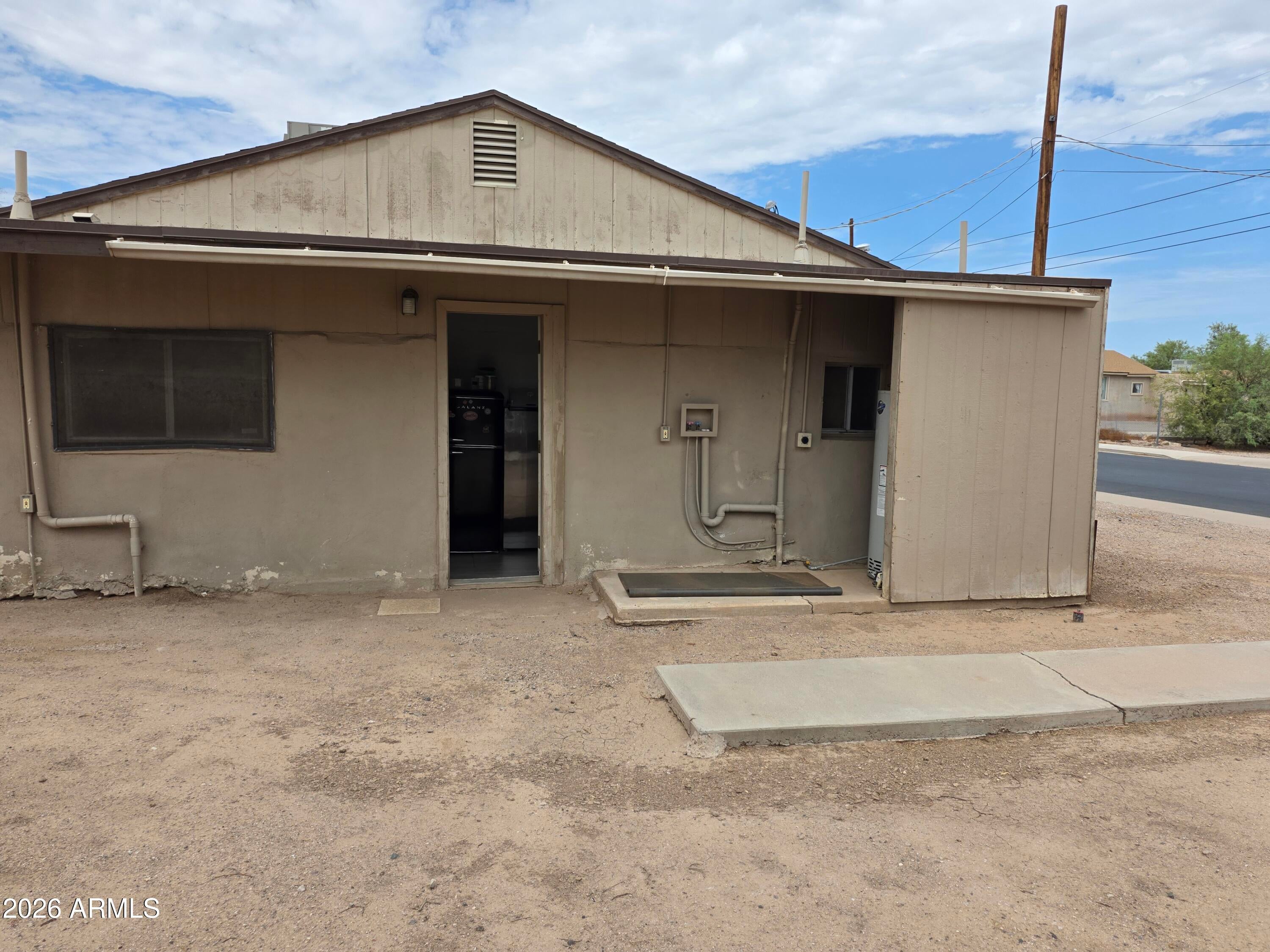 639 N PHOENIX Street