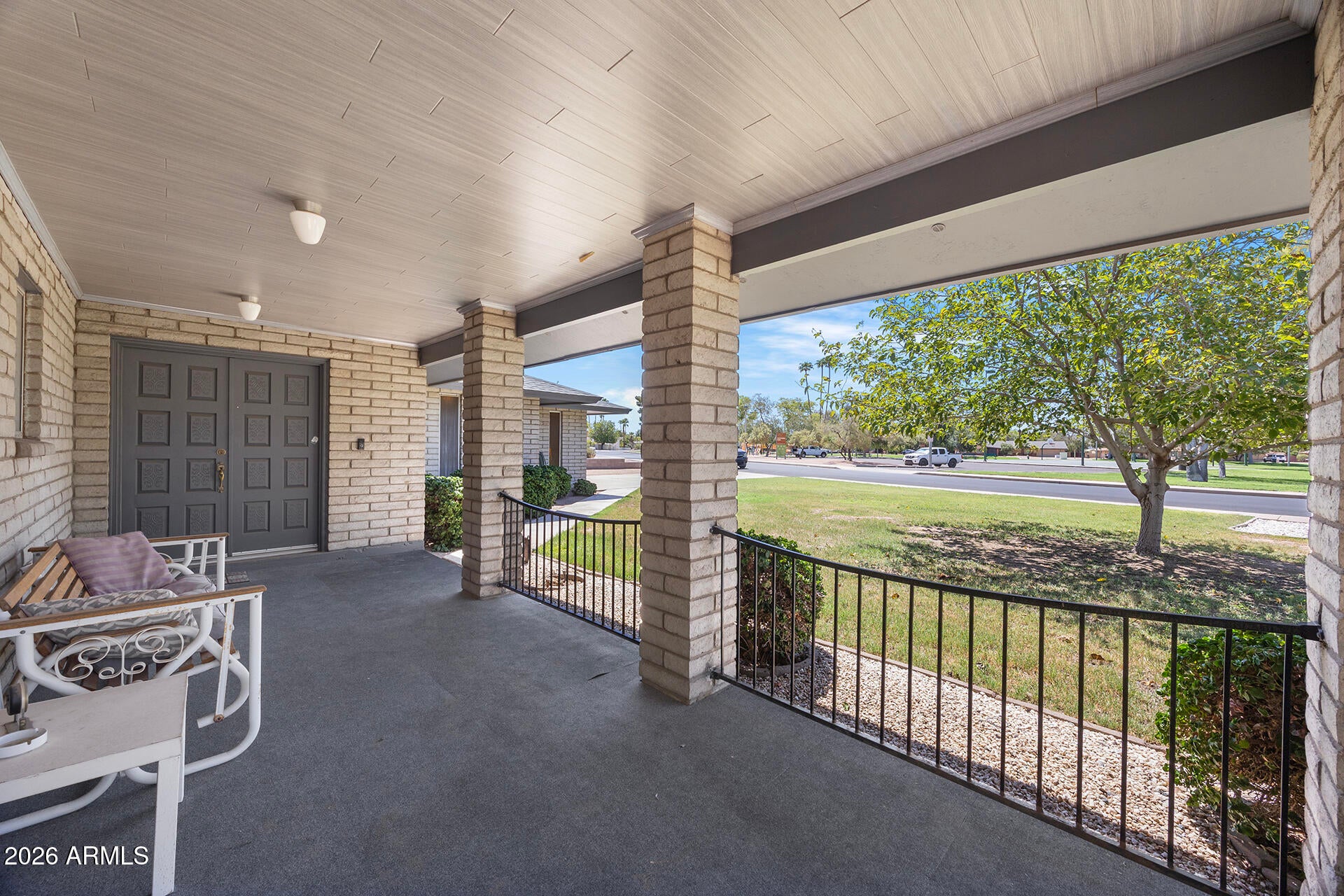 1709 N GENTRY Circle