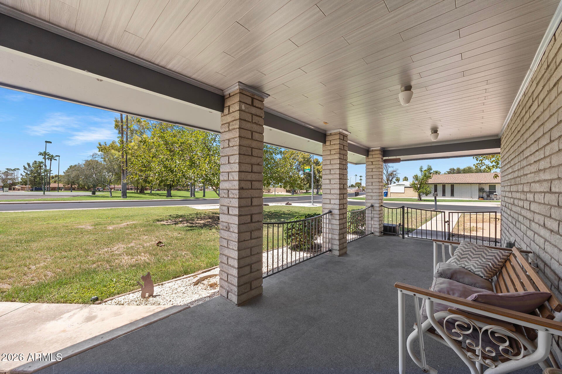 1709 N GENTRY Circle