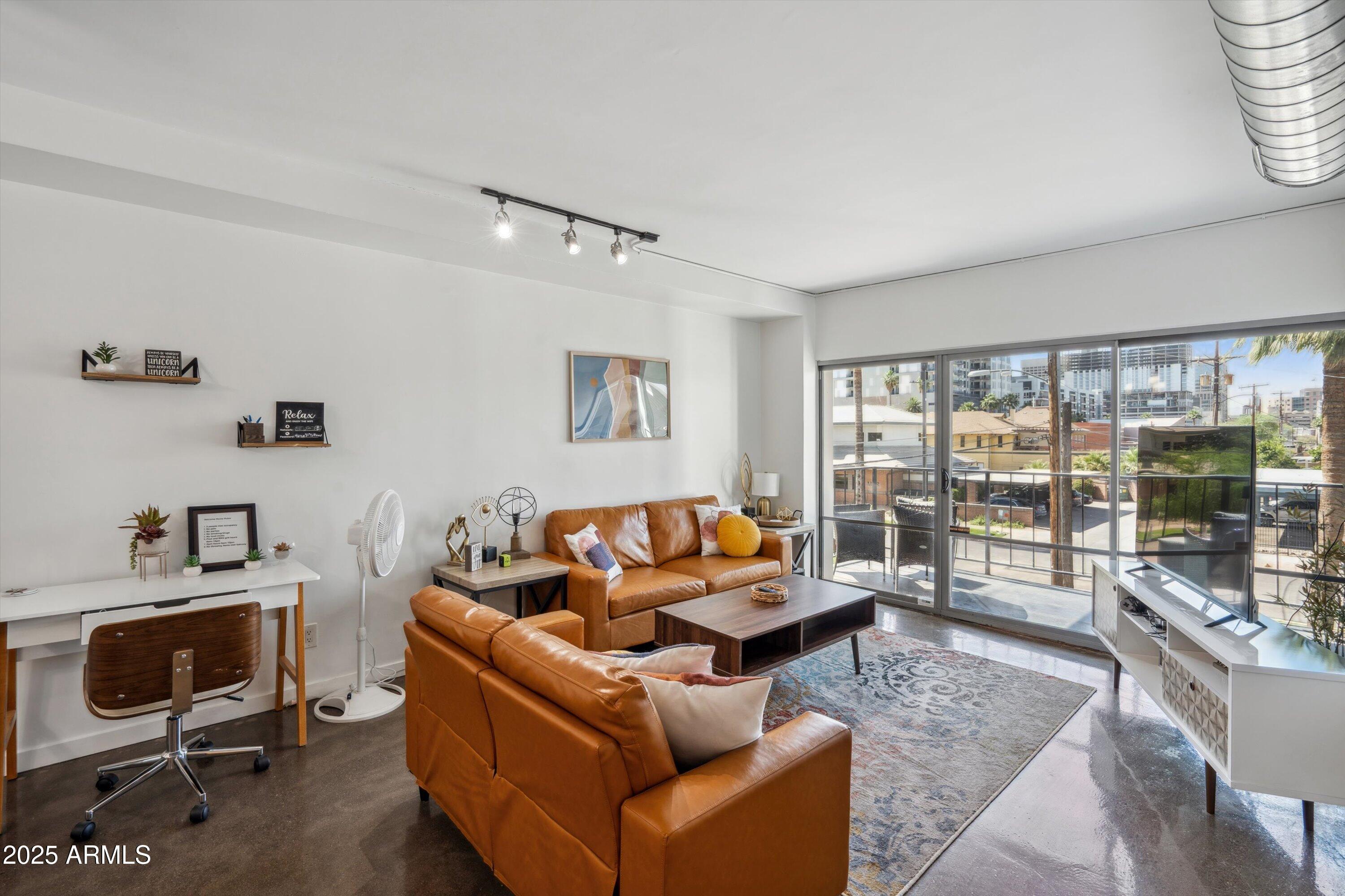 805 N 4TH Avenue 208