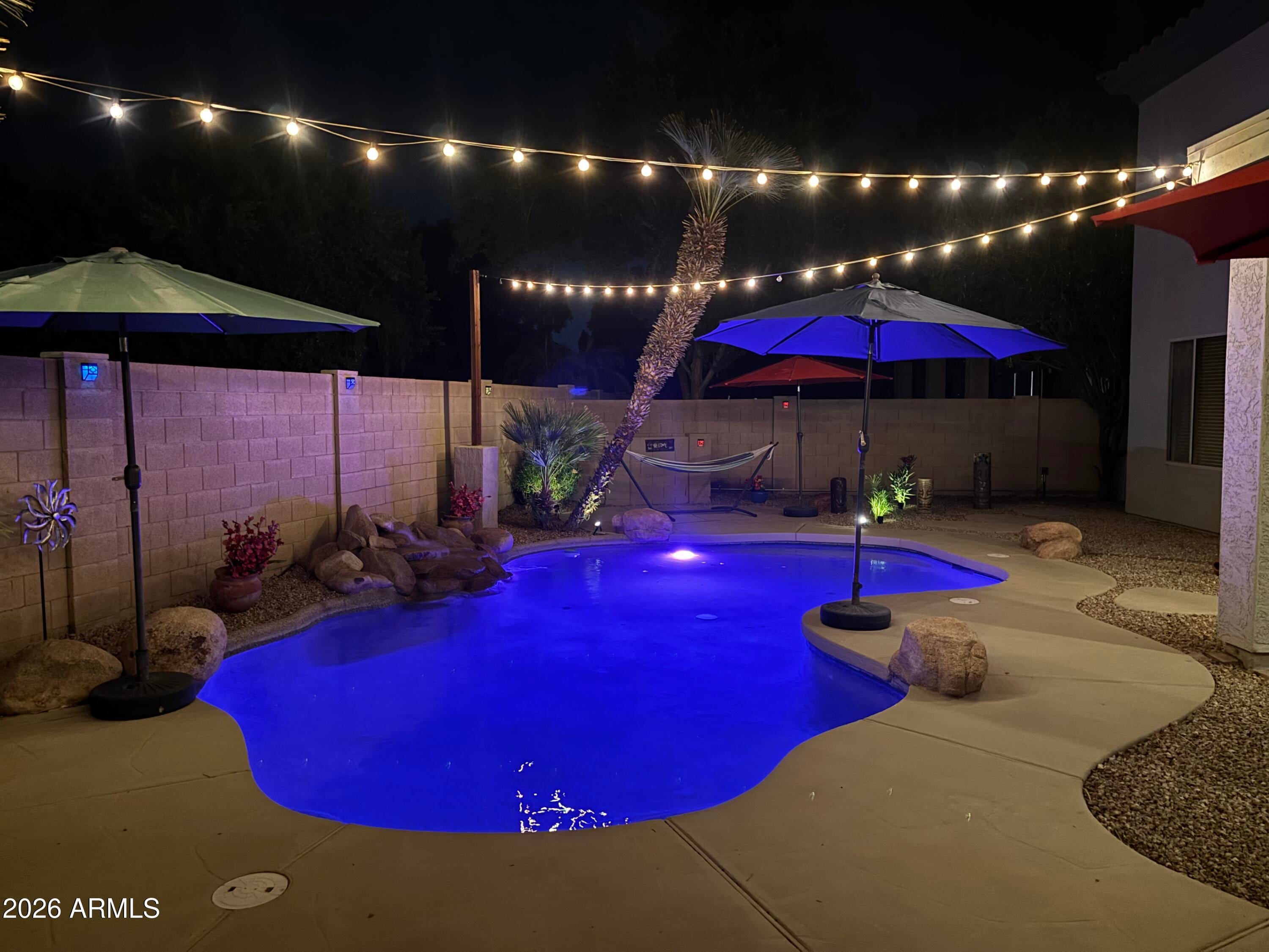 320 W LEAH Avenue