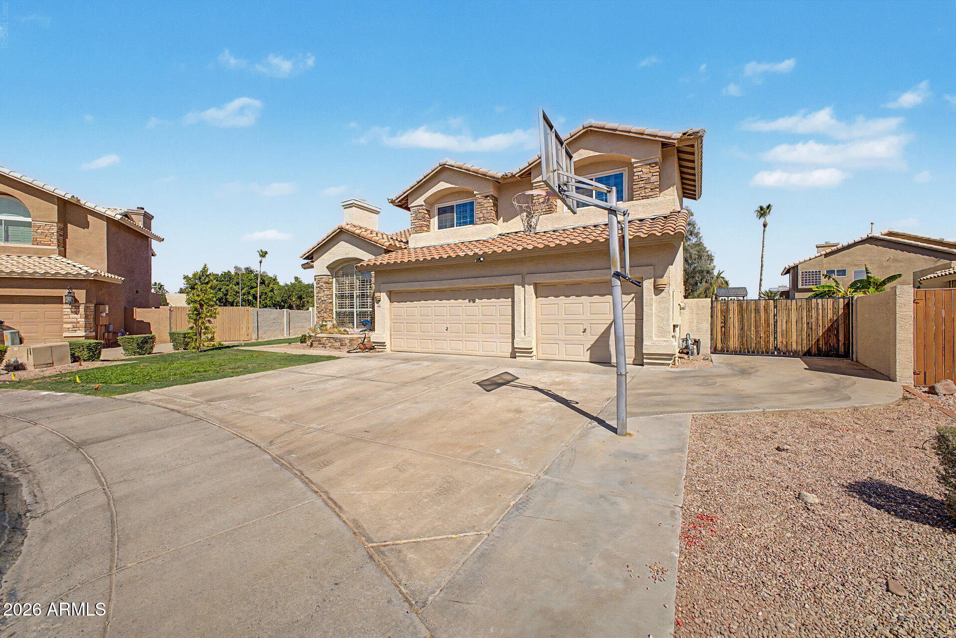 7815 W KERRY Lane