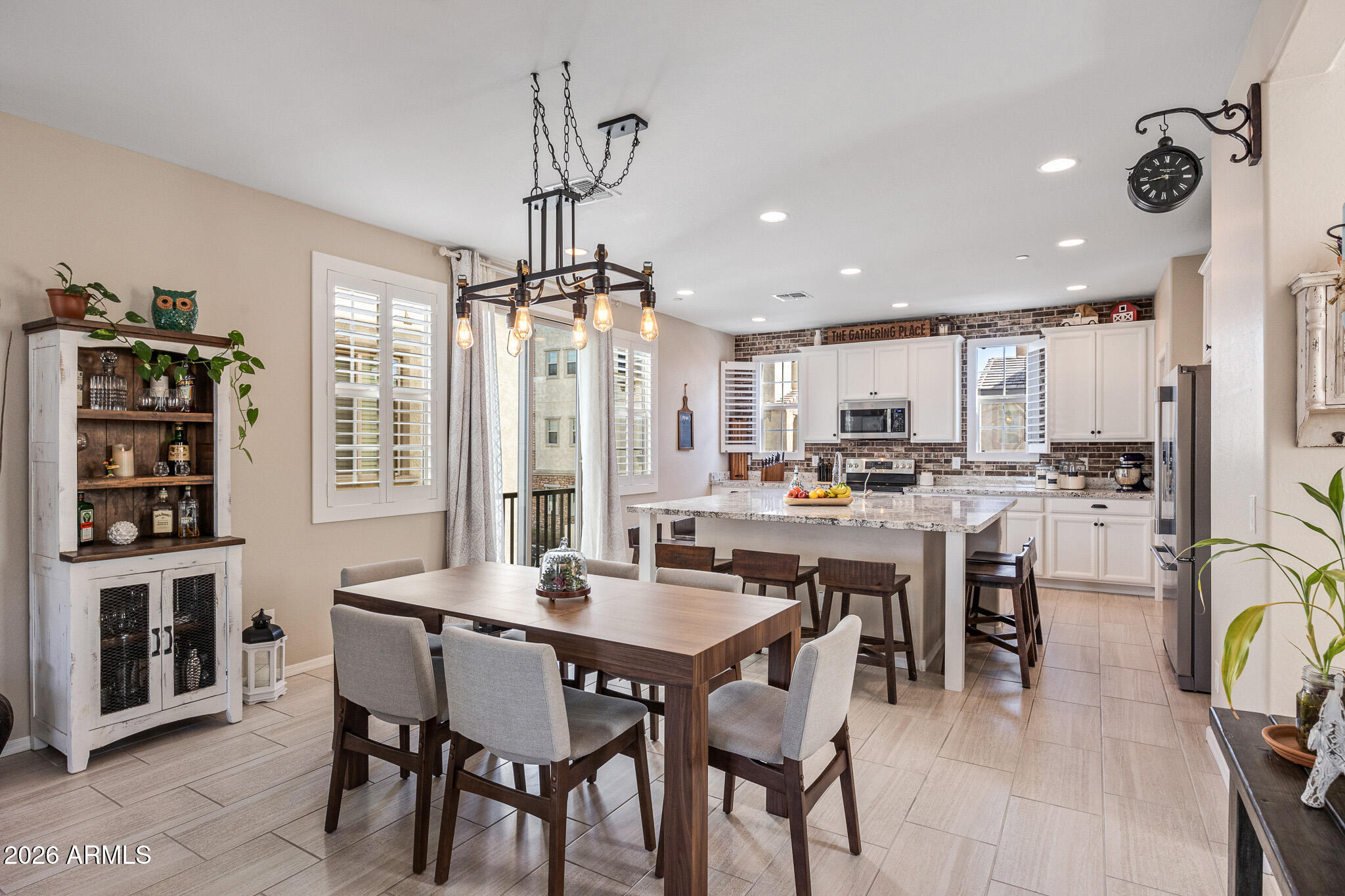 2754 S HARMONY Avenue